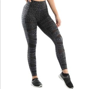TIL YOU COLLAPSE Effortless Ascend Leggings
